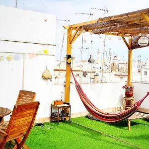Habitación en casa particular Bright With Ac And Rooftop Terrace In The Heart Of, Cádiz